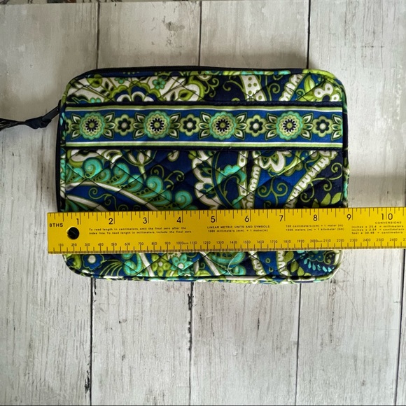 PREOWNED VERA BRADLEY TECH CASE ZIP AROUND BLUE GREEN CASE - Picture 4 of 7